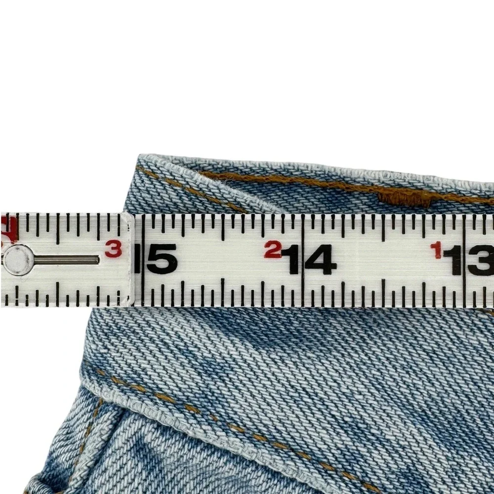 Vintage 2001 Levi's 550 Relaxed Tapered Jeans Tagged 33x31 Light Wash Y2K